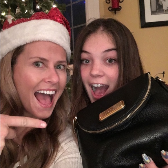 Posh Ambassador who loves 👗👙👠👡👢👟🧣👛🕶🎒🍸 - Picture 5 of 5